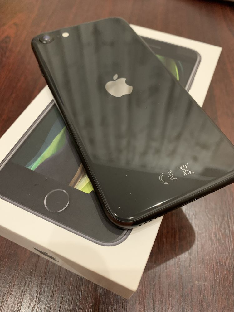 Продам оригинальный iPhone SE 2020 в идеальном состоянии