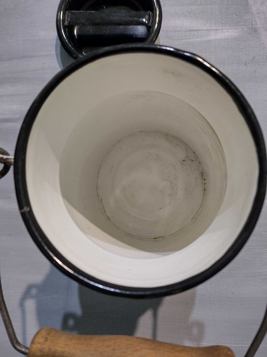 Stara kanka z pokrywką na mleko, 1 l, Emalia Olkusz, pamiątki PRL