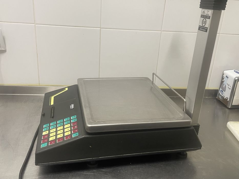 Balança bem conservada