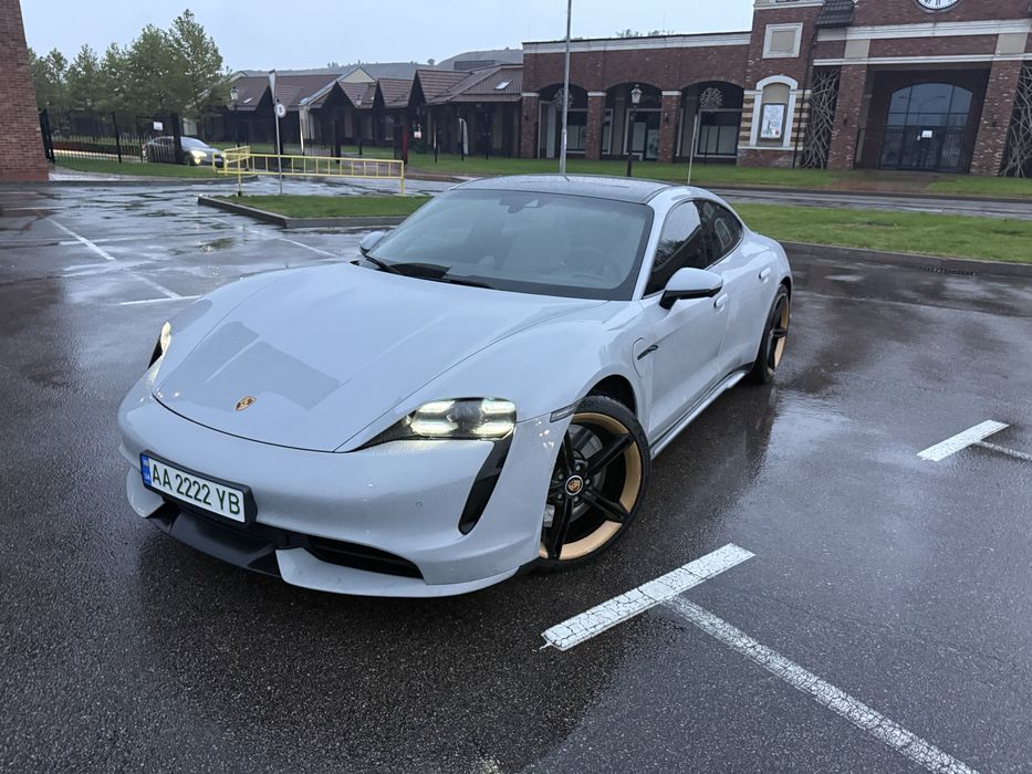 Продам Porche Taycan 2020