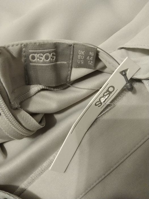 Śliczna sukienka ASOS na wiele okazji