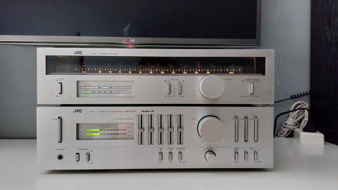Zestaw wzmacniacz stereo + tuner JVC AX-2 + JVC TX-1 z 1980 roku