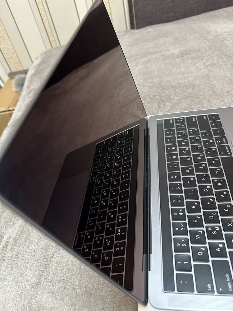 MacBook Pro 13" Touch Bar Space Gray 256GB