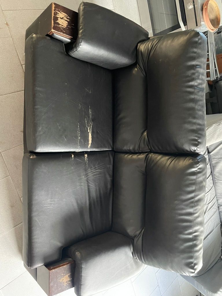 Sofá preto usado