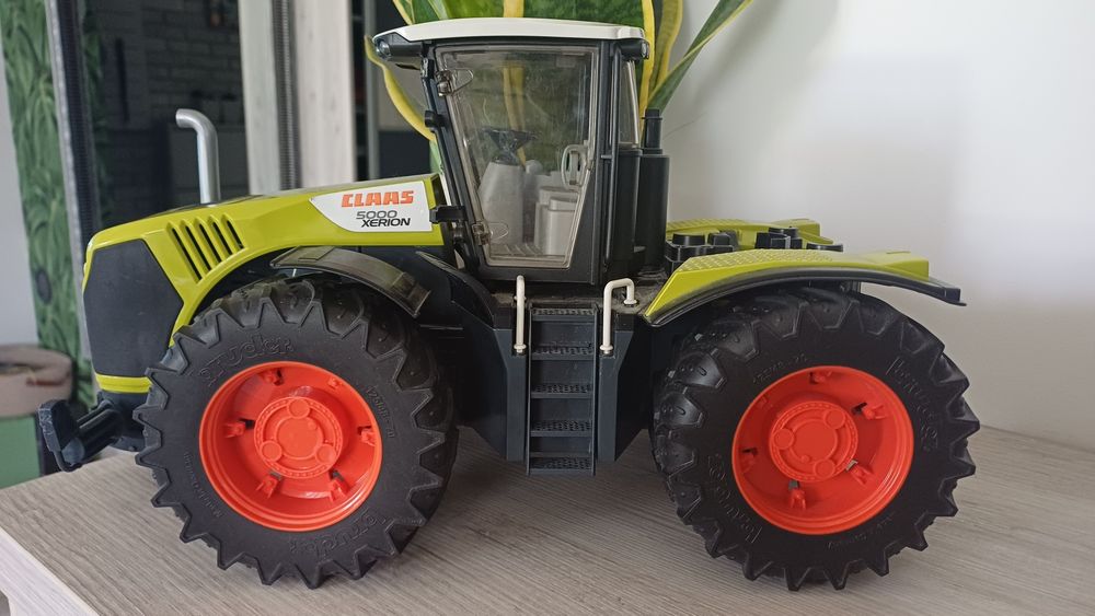 Claas Xerion 5000 BRUDER