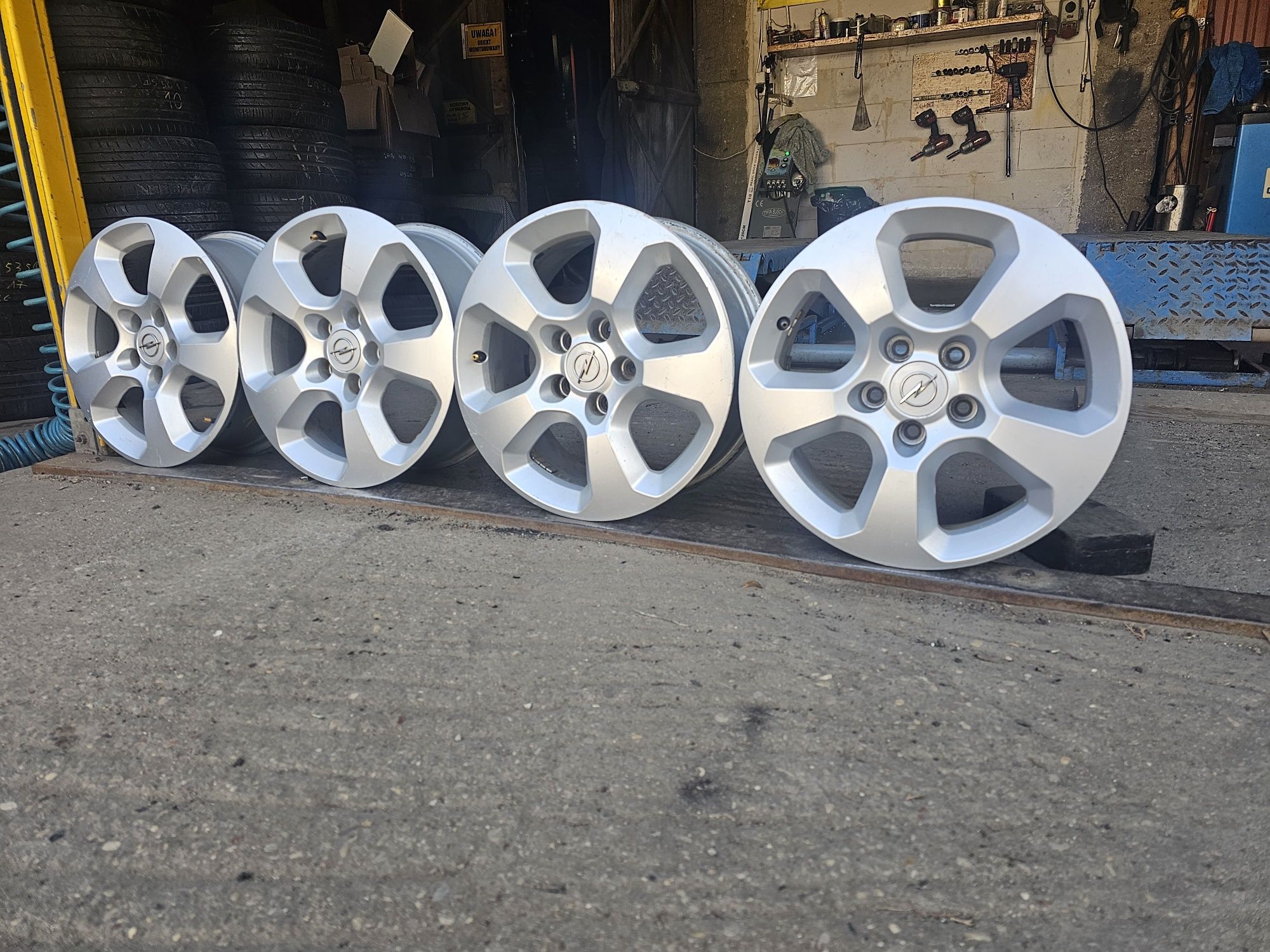 Felgi Aluminiowe Opel Meriva R16 5x110 ET37-6.5J