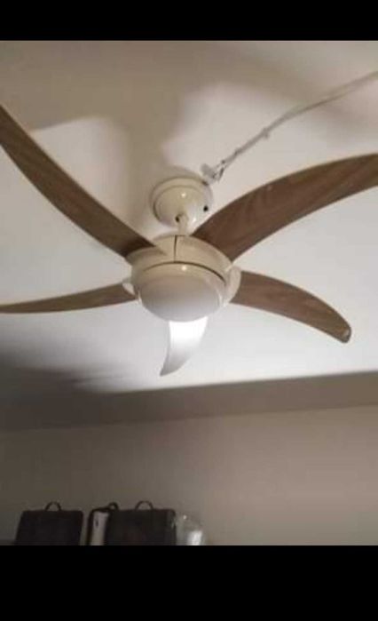 oswietlenie z wiatrakiem na pilot