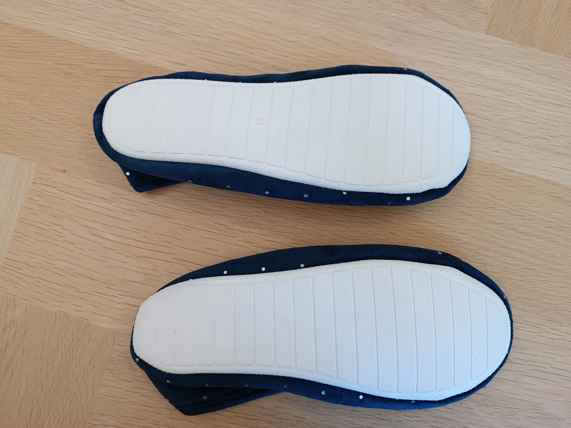 Nowe miękkie kapcie rozmiar 41 wkładka 25cm