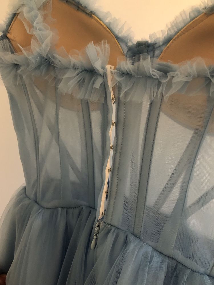 suknia balowa tiulowa z gorsetem błękitna