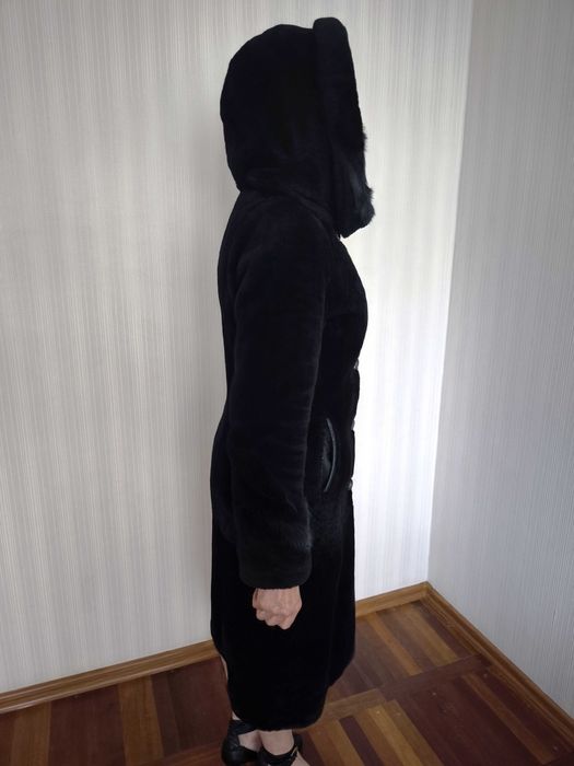 Продам мутоновую шубу с капюшоном Леди Шарм 46 размера