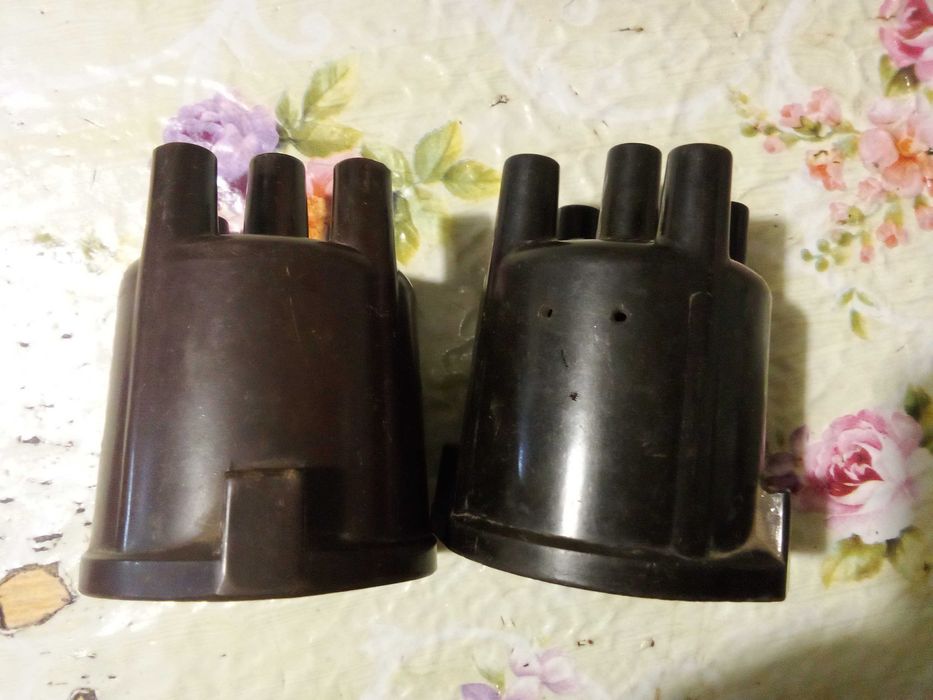 Коричневая и чёрная крышка трамблёра от ВАЗ 2101-2107 (цена за 2 шт.)