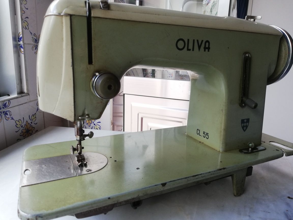 Máquina de Costura antiga Oliva CL 55