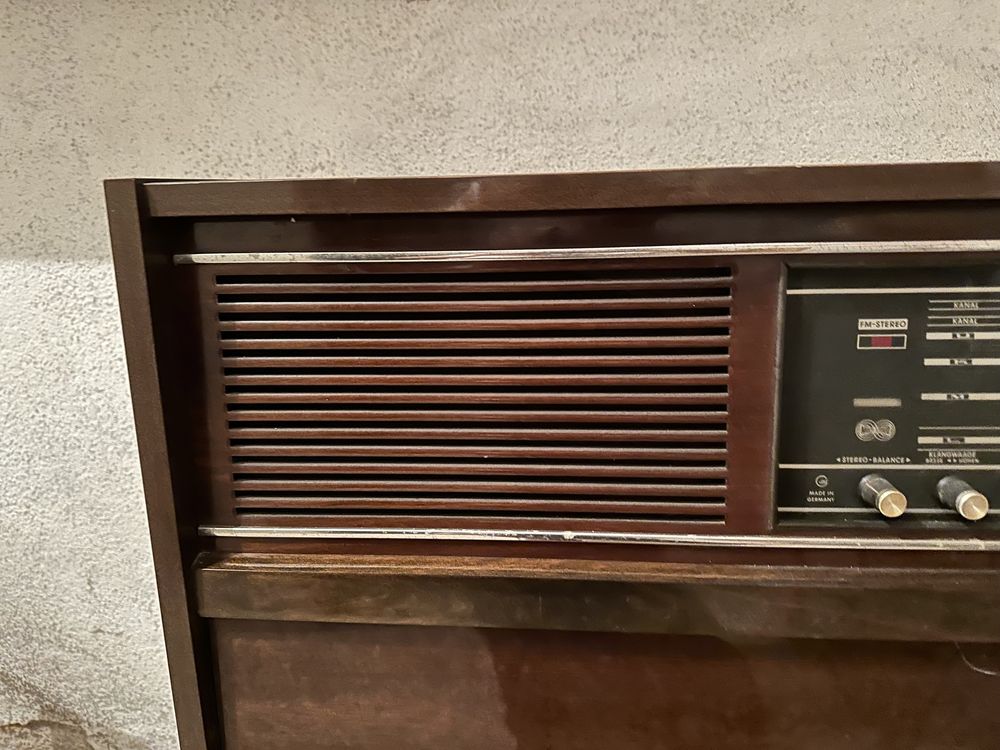 Móvel Grundig Musica