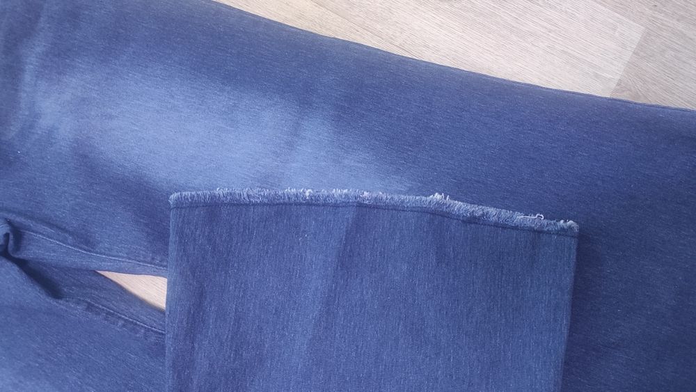 Джинси 56 розміру(укр) з необробленим краєм кльош, стан нових