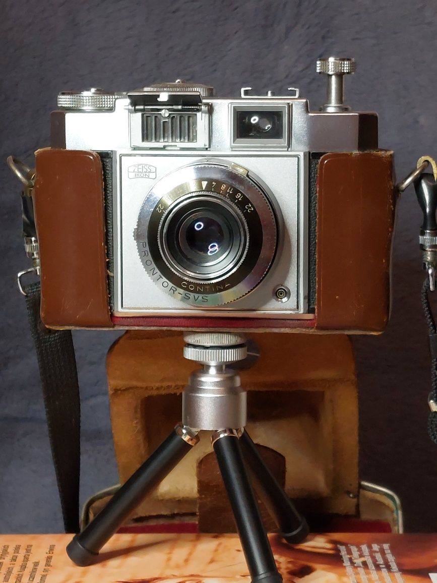 Zeiss Ikon Contina II niemiecki analogowy aparat fotograficzny z 1955r