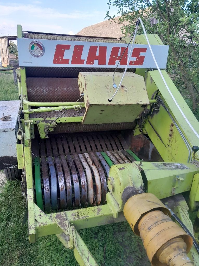 Прес-підбирач Claas Rollant 34Клас роланд 34