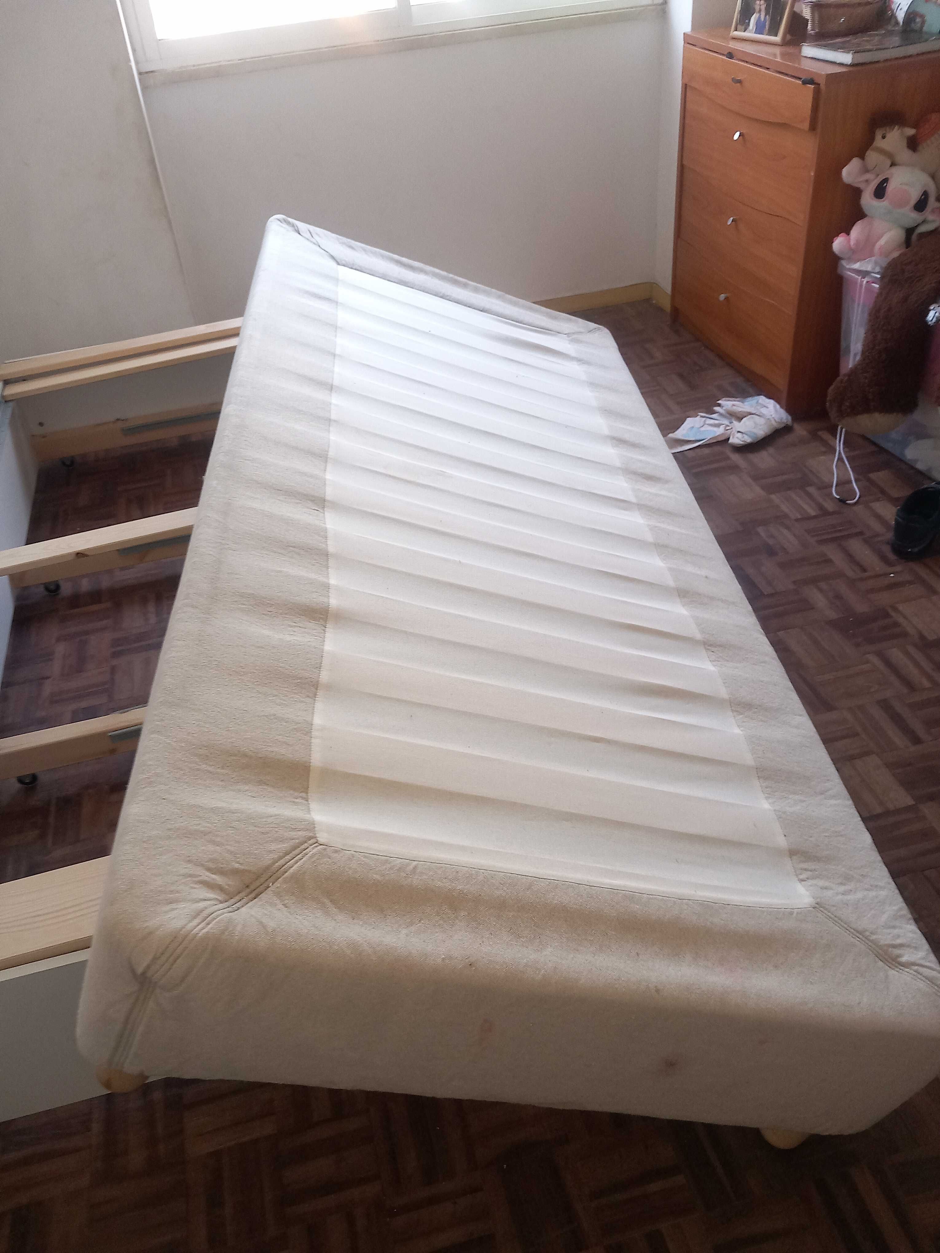 Estrato cama com pés