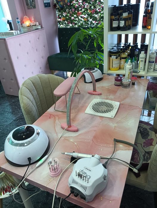 Mesa manicure com dois anos