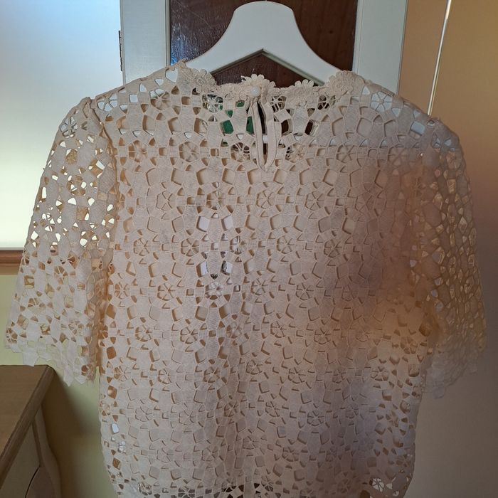 Blusa branca e creme