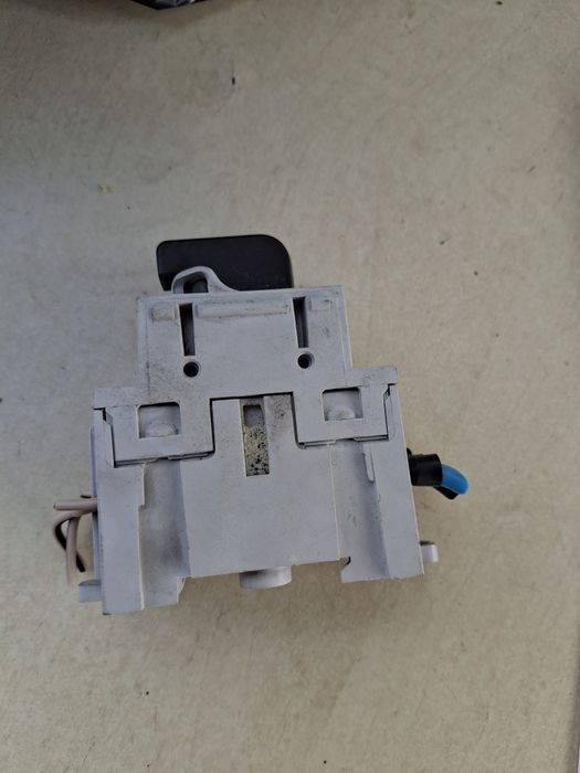 Продам вимикачі фірми ETIMAT