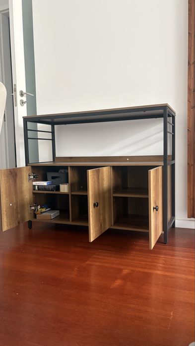 Movel aparador com três portas