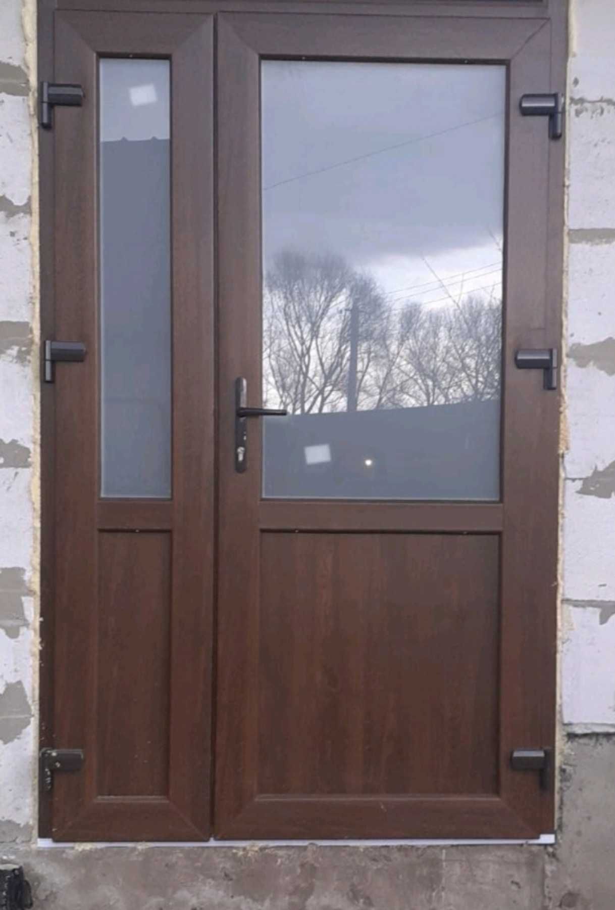 Металопластикові Двері вхідні коричневі, полуторні двери