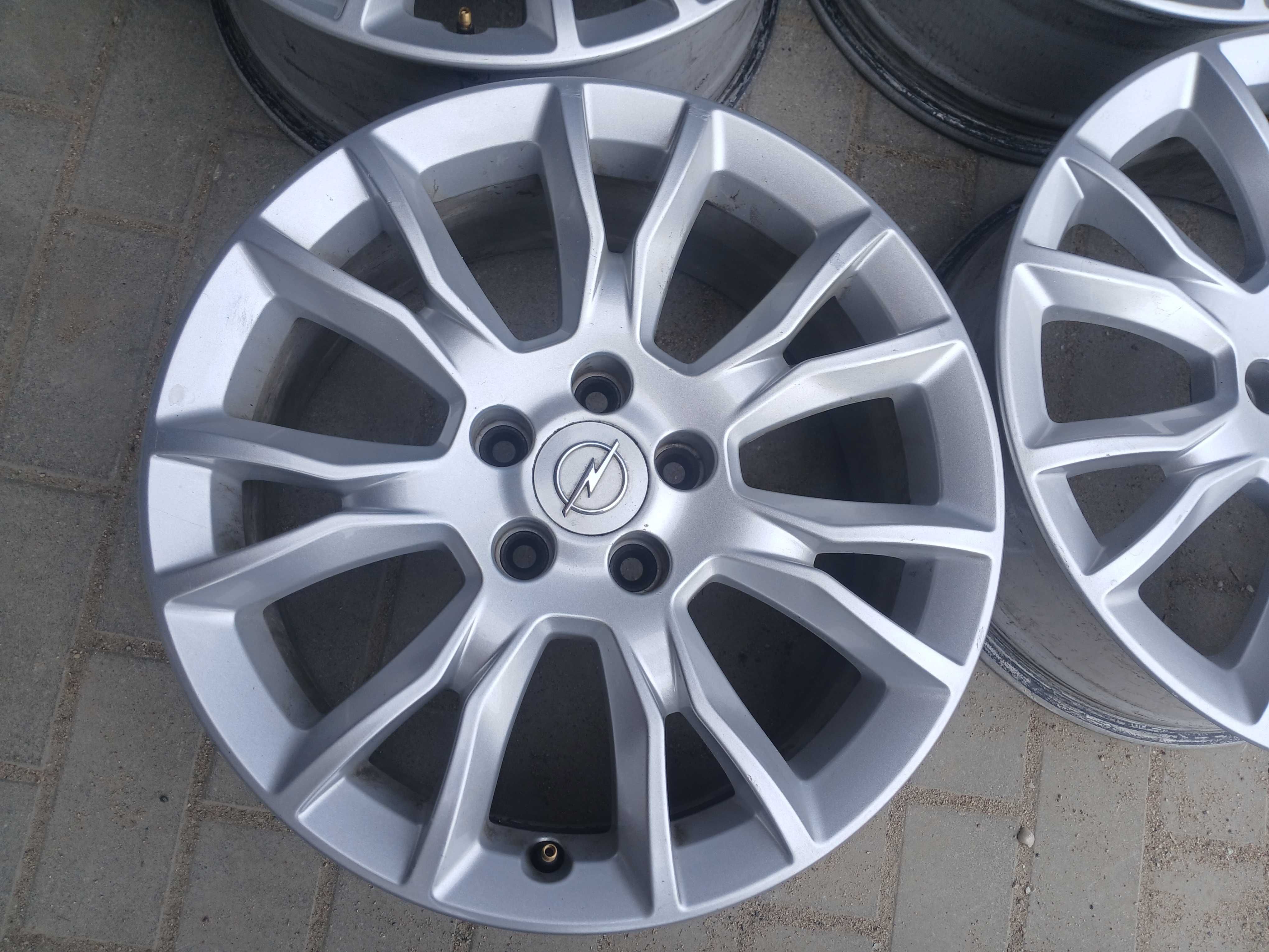 4x felgi R17 5x110 Opel Astra H Zafira Meriva Vectra C Saab