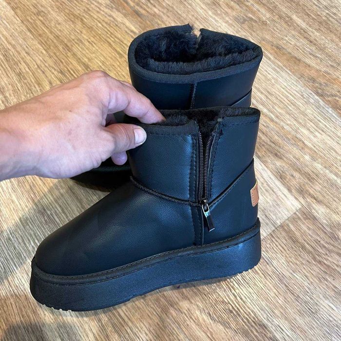 Уги жіночі чорні з блискавкою на товстій підошві