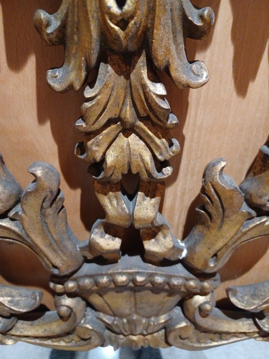 Espelho antigo de grande dimensão em talha de madeira