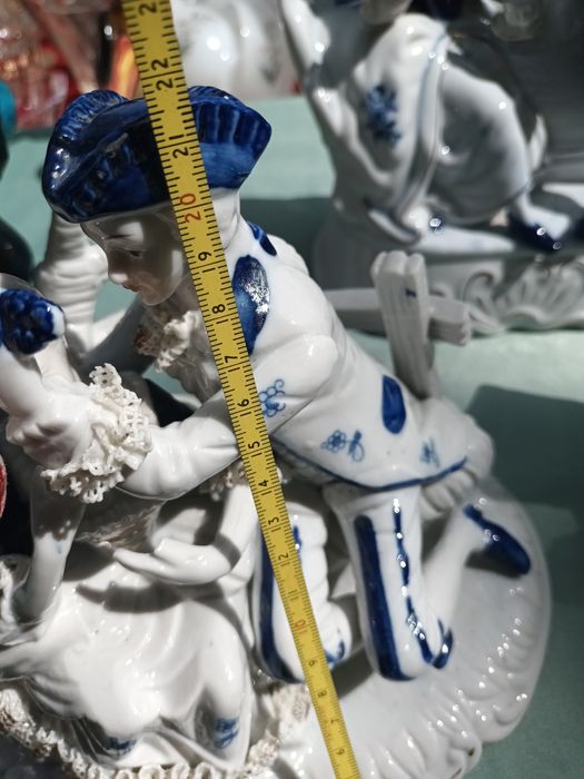 Estatuetas em porcelana branca/azul