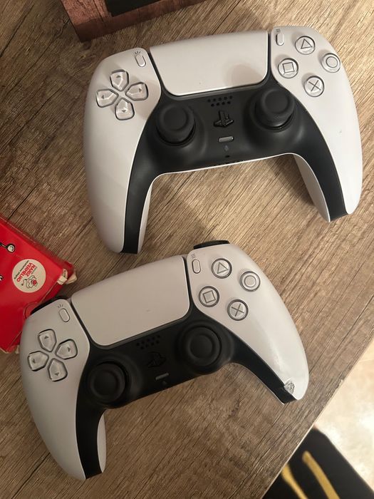 Ps5 em excelente estado com 2 comandos inlcuidos