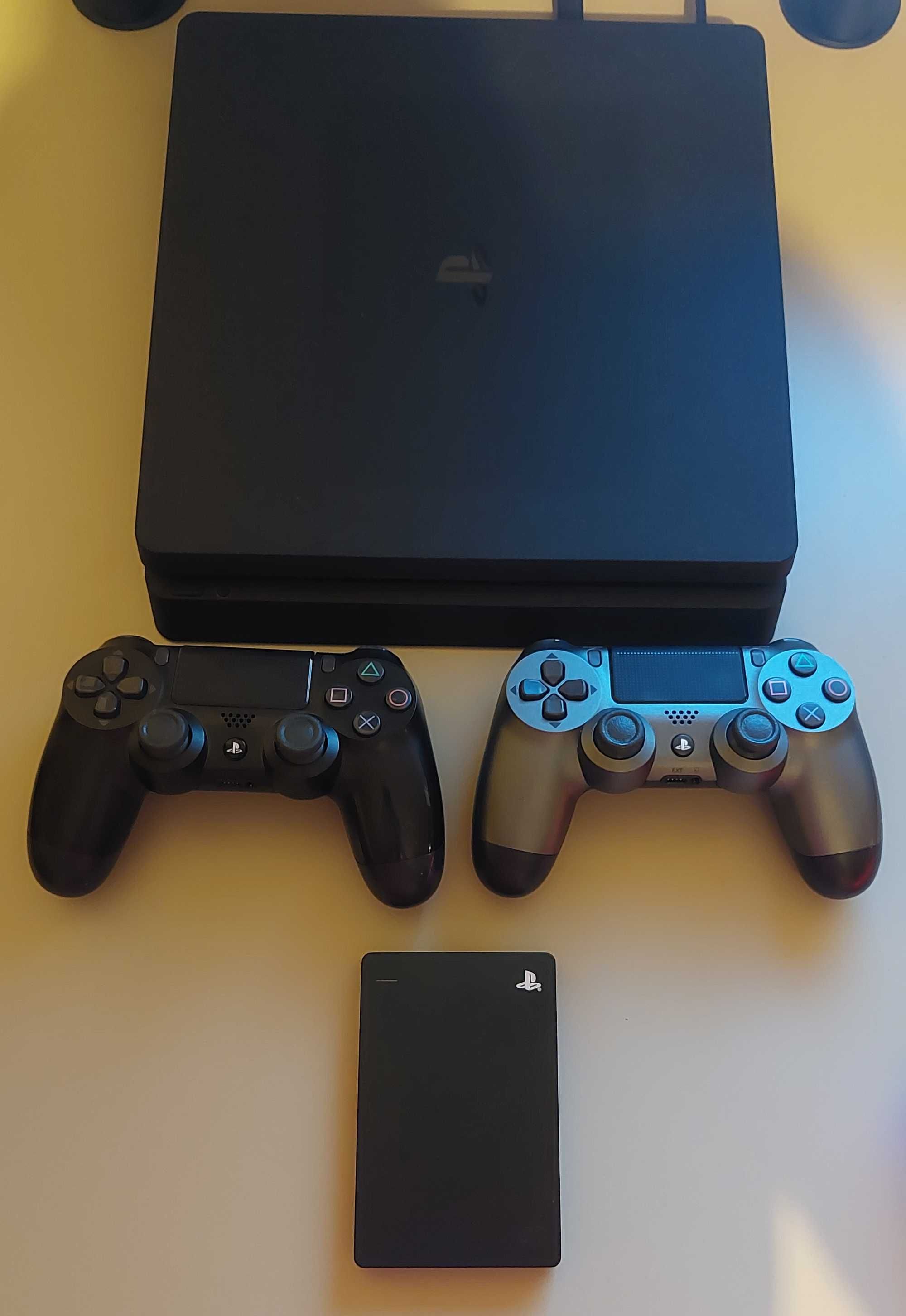 *COMO NOVA* PS4 Slim + 2 Comandos + HD 2TB