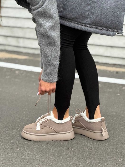 Жіночі зимові черевики на хутрі Stilli (36-41) кросівки замшеві бежеві