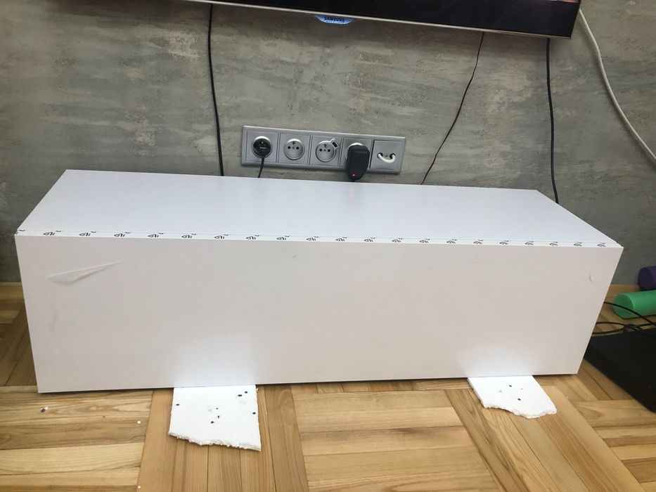 Szafka RTV wisząca front wysoki połysk szafka pod tv