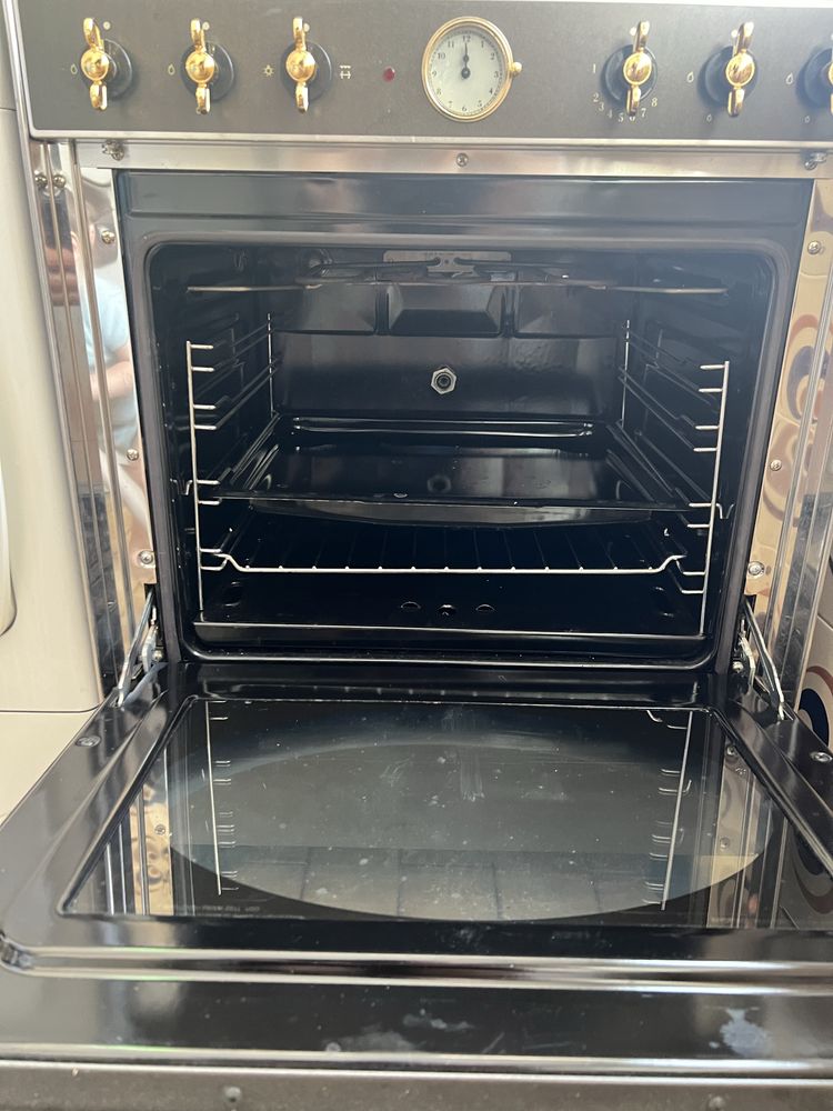 Fogão para sua cozinha SMEG. É a chamas e eletric