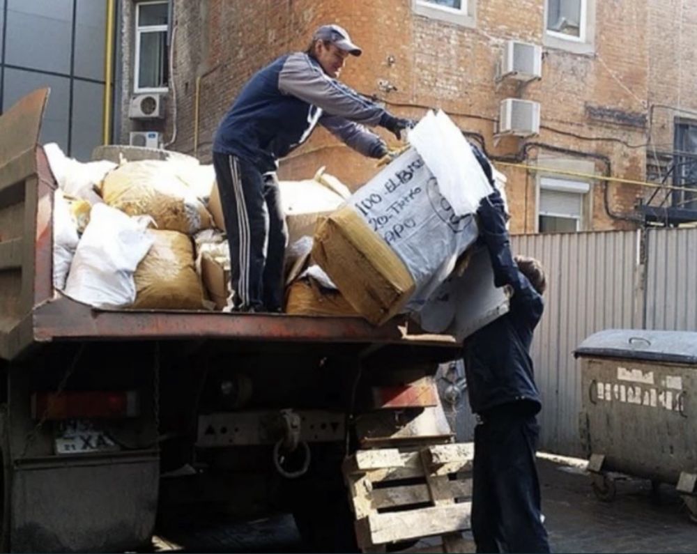 Вывоз мусора ,хлама, мебели, веток.  Грузчики Вивіз сміття