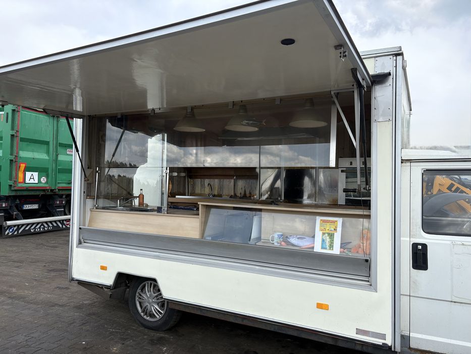 Zabudowa kontener food truck