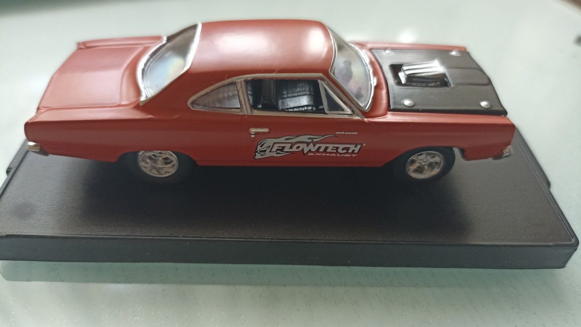 Колекційна машинка модель Plymouth 1/64 M2 machines,hot wheels.