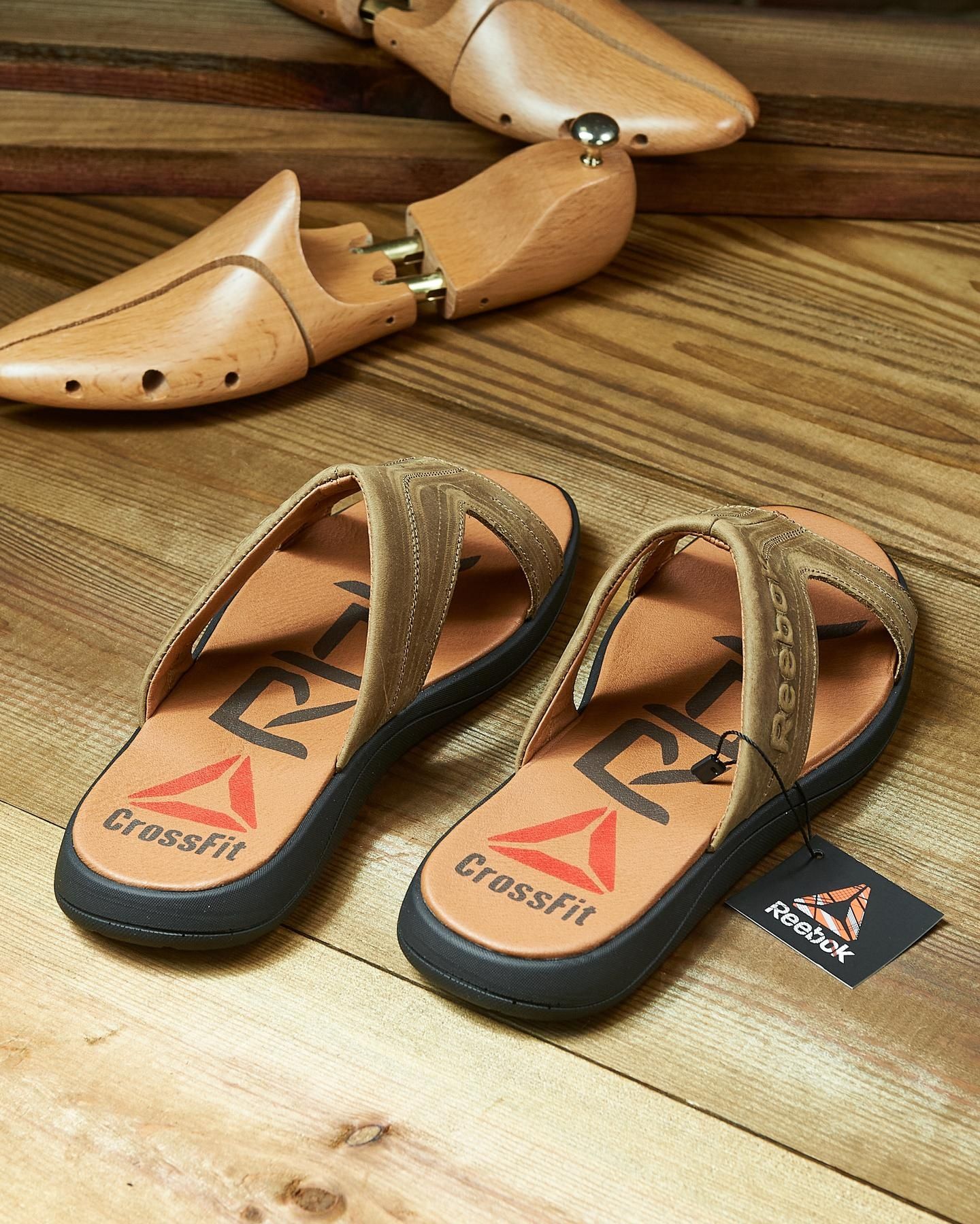 Кожаные тапочки Reebok 40-45