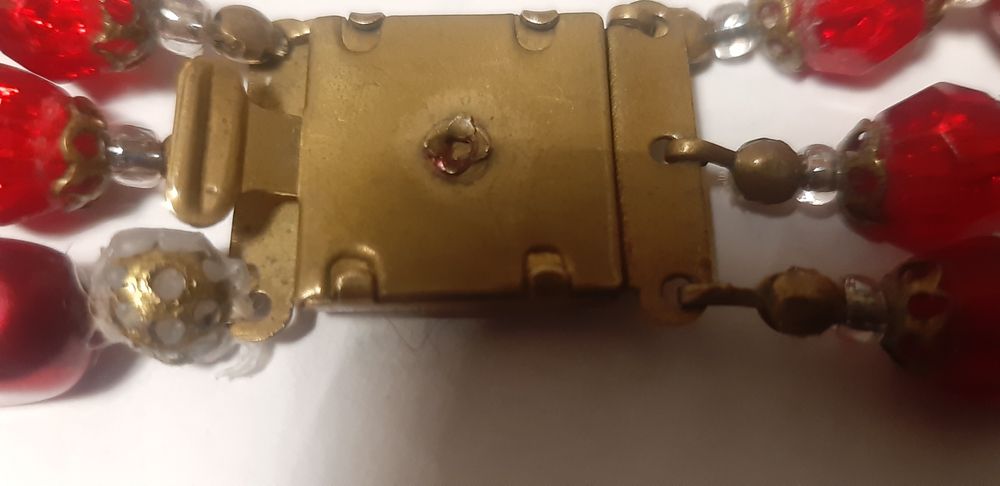 Naszyjnik z czerwo - bordowych  koralików