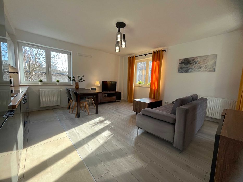 3 pok. mieszkanie 62 m2- Praga Płd.- garaż- komórka lok., garderoba