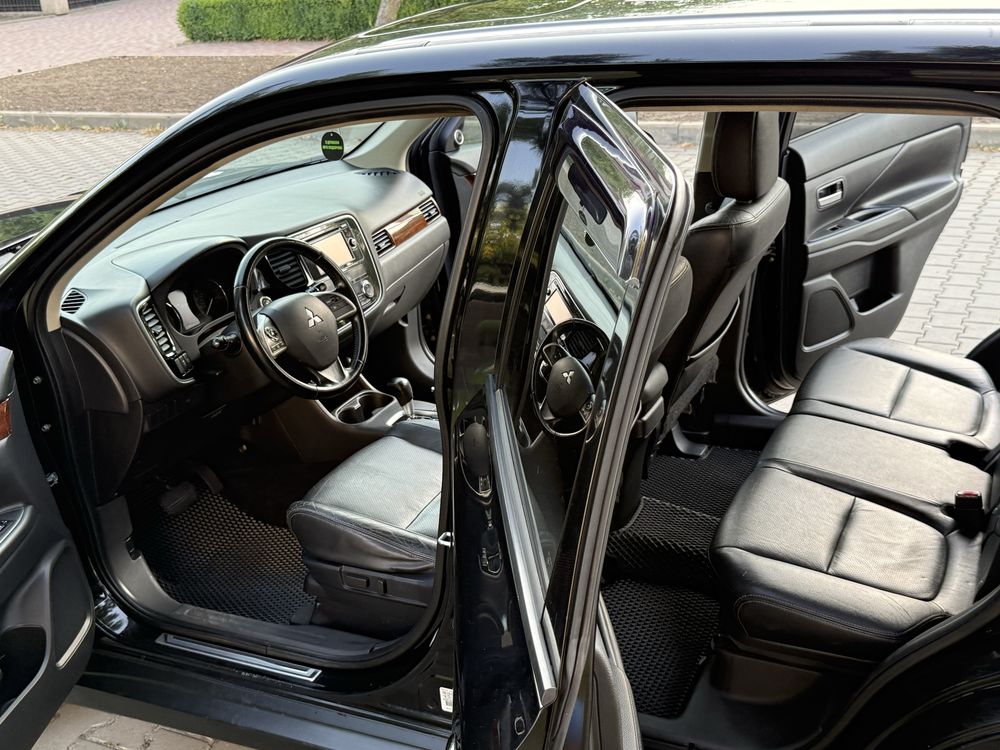 Mitsubishi Outlander 2013 г 2.4 бензин