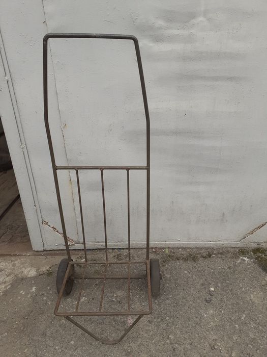 Вантажний візок.