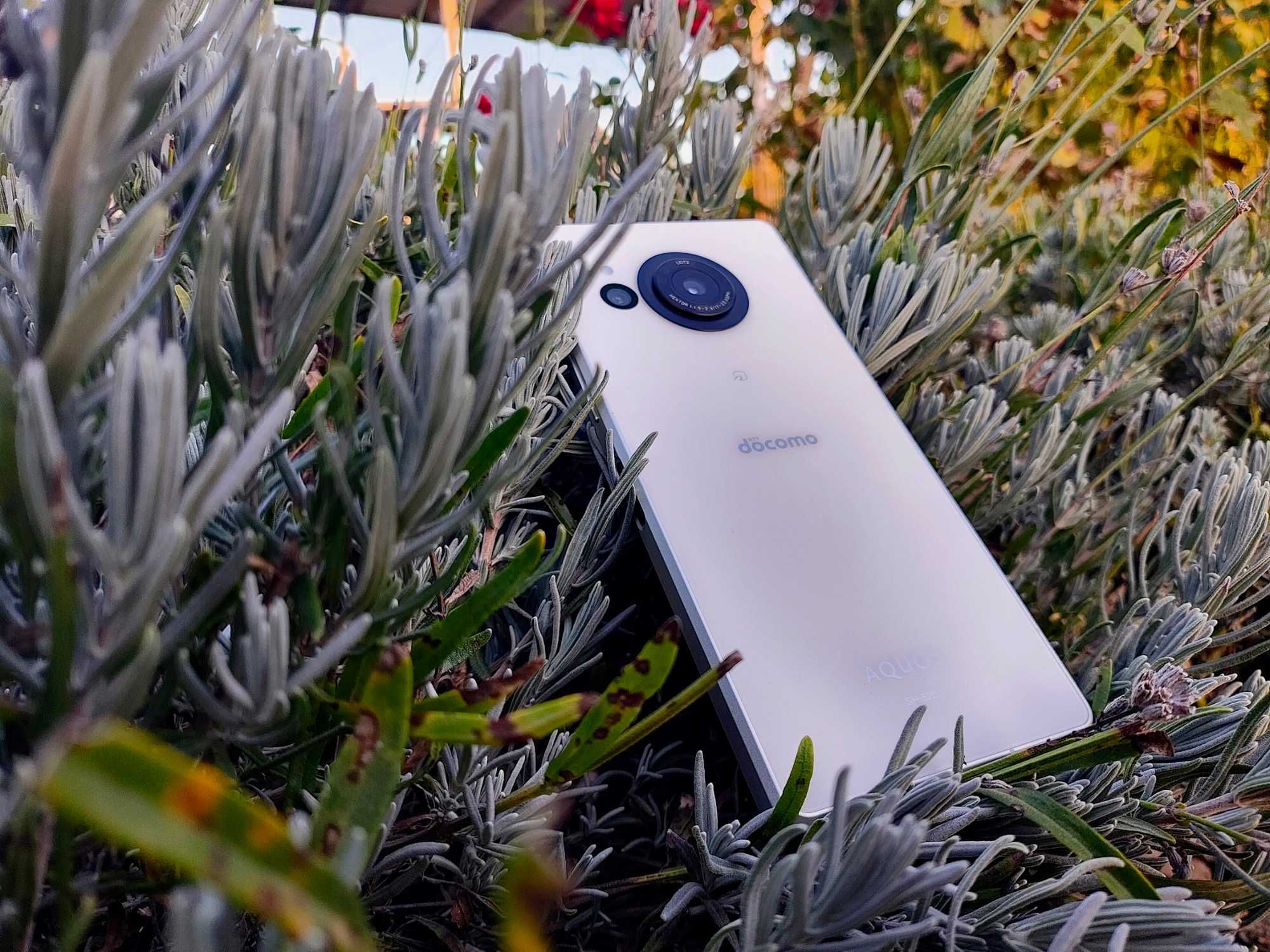 Флагман смартфон Sharp R8(2sim,STD810,Snap8Gen2,4570ma,IP68,6.4"240Гц)