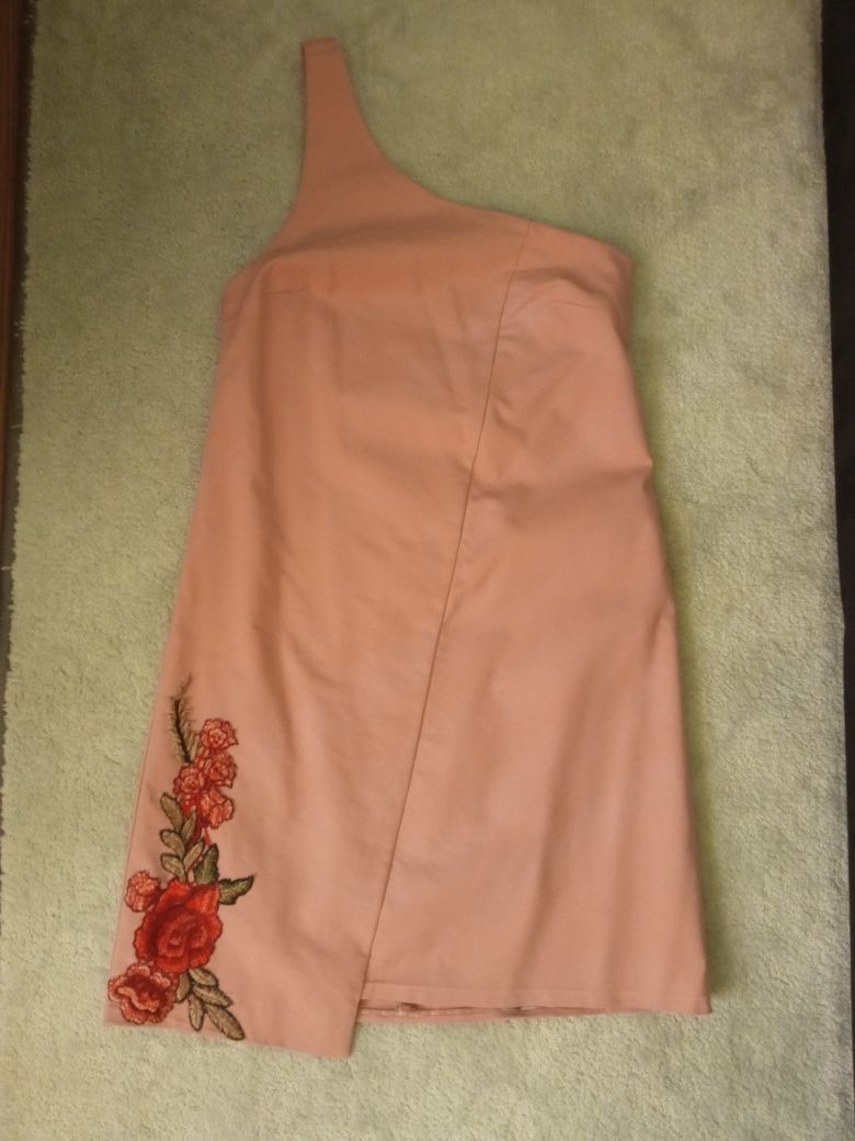 Sukienka Zara S brudny róż na jedno ramię asymetryczna