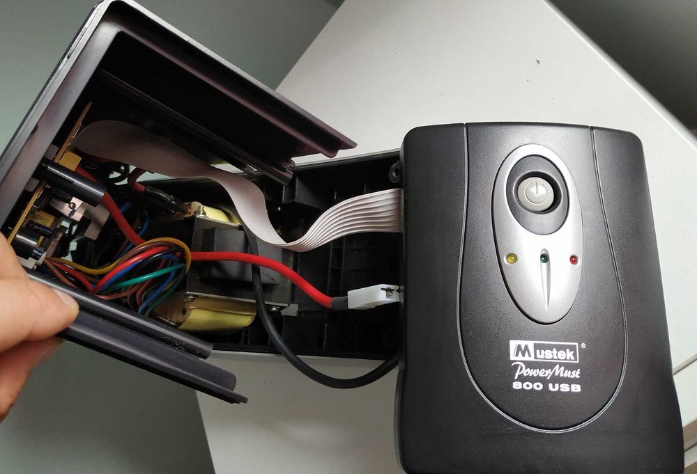 UPS PowerMust 800 USB