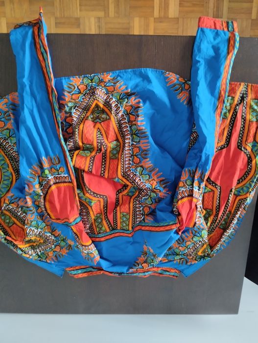 Camisa africana feita à mão