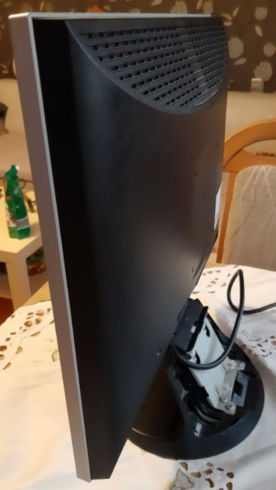 Monitor 19 cali.
