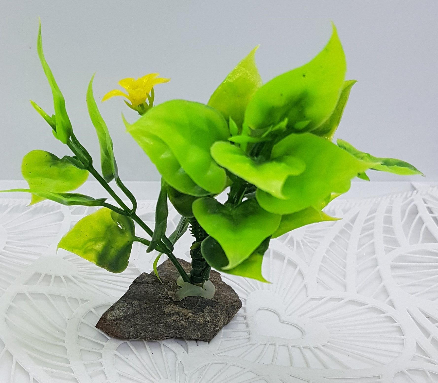Kwiatek sztuczna roślina roślinka z żółtym kwiatkiem do akwarium