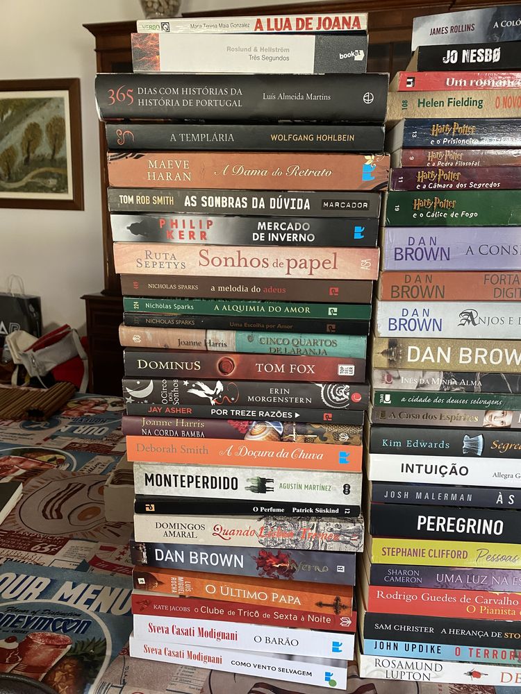 Vários livros, em muito bom estado